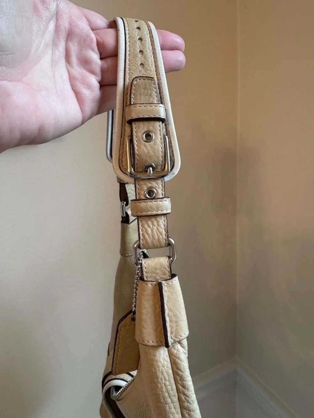 Vintage Coach Hamptons Soho 5054 Cream Leather Hobo Bag